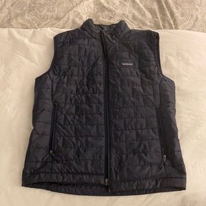 Men’s medium navy blue nano puff Patagonia vest